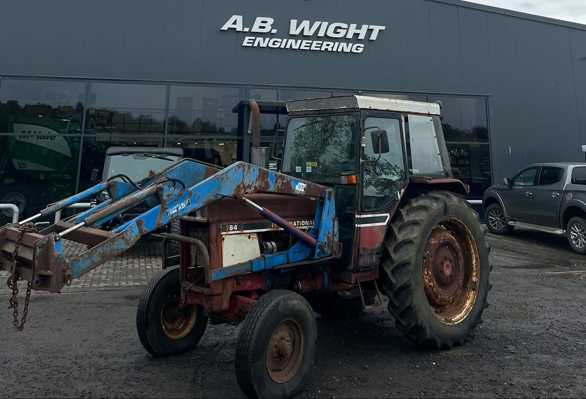 International 784 with Loader