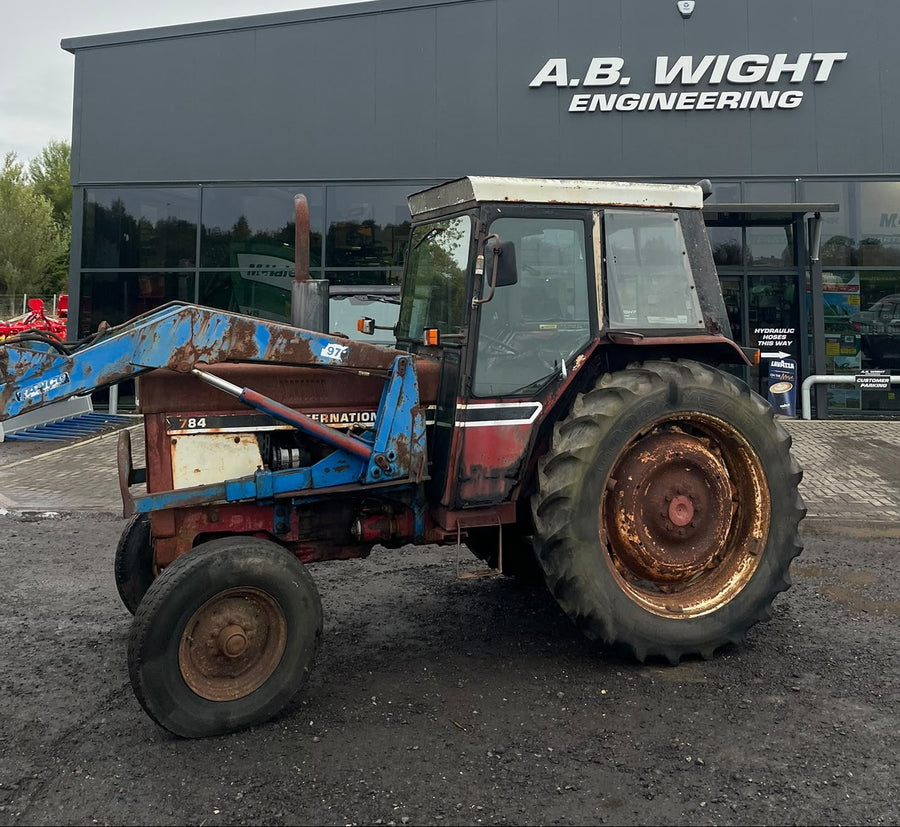 International 784 with Loader